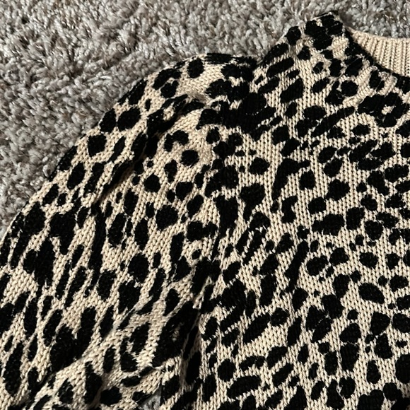 🆕 Others Follow Leopard Sweater | S - Picture 8 of 8